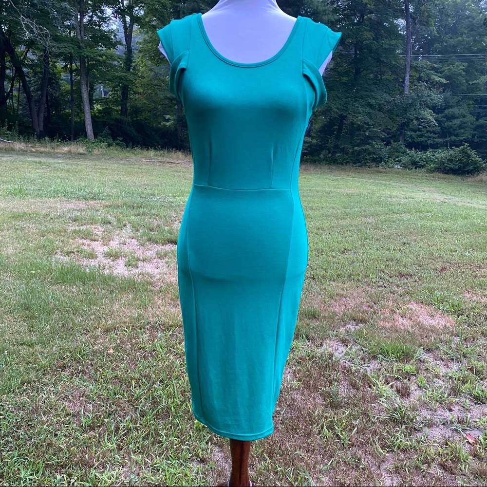 VENUS DRESS BODY CON SHEATH KELLY GREEN SLEEVELESS SCOOP NECK STRETCH SIZE 2